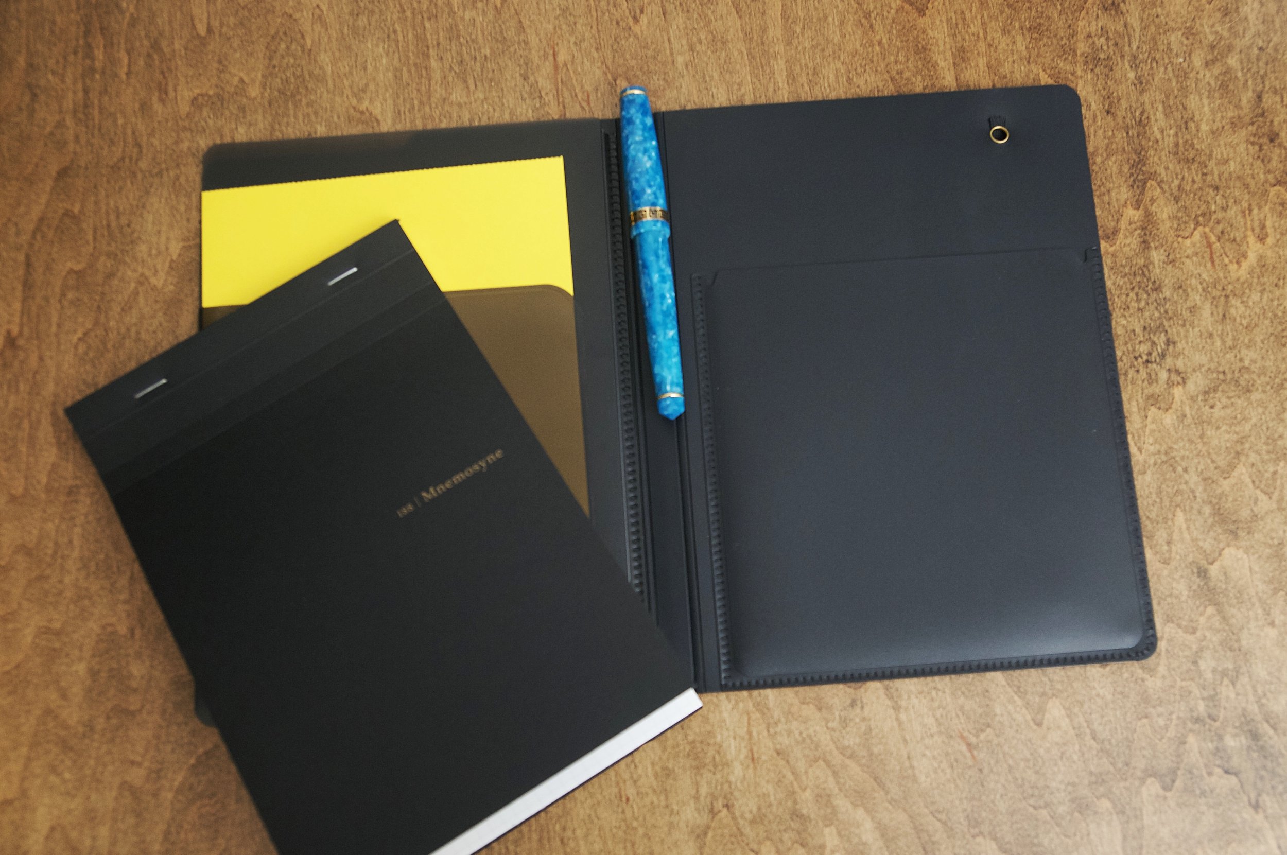Maruman Mnemosyne A5 Notepad Holder Review — The Pen Addict